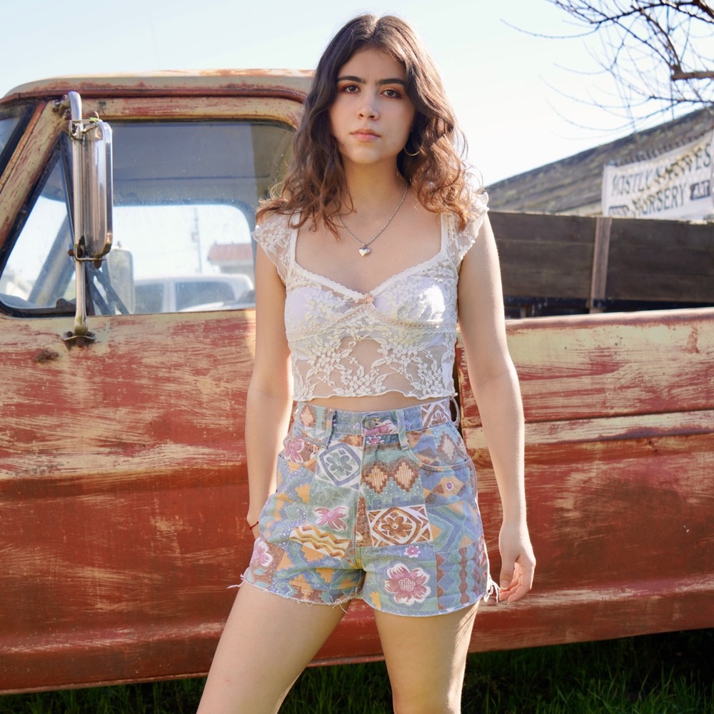 Vintage 80s Pastel Highwaisted Cut Off Short Shorts with Funky Floral Pattern